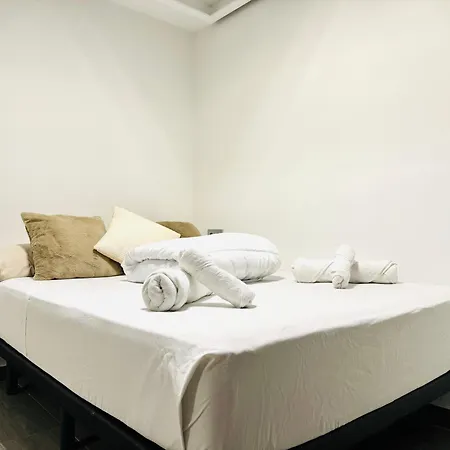 Avakian Suite Valencia Exterior photo